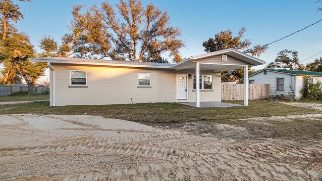 Building Photo - 3 Bedroom House