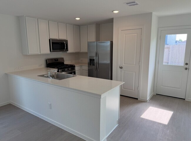 Foto del edificio - 12507 Mountain Daisy Rd