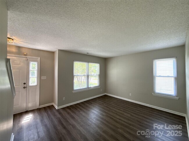 Foto del edificio - 6021 Black Bear Ct