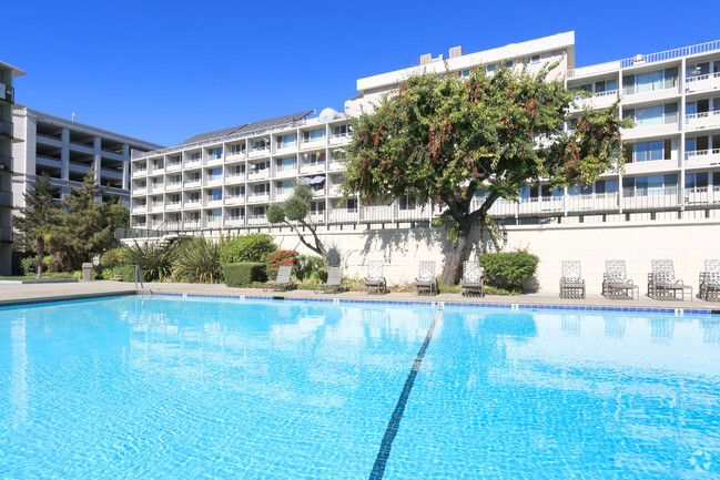 Piscina - Marymount Tower