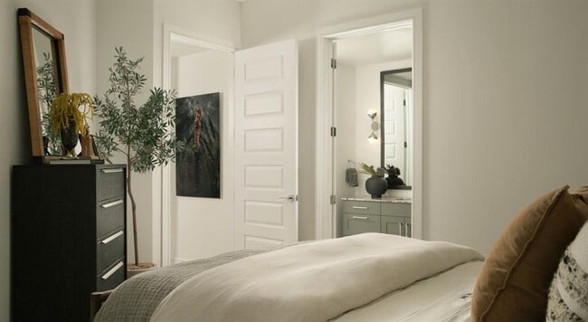 Building Photo - 10520 Lakeline Mall Dr