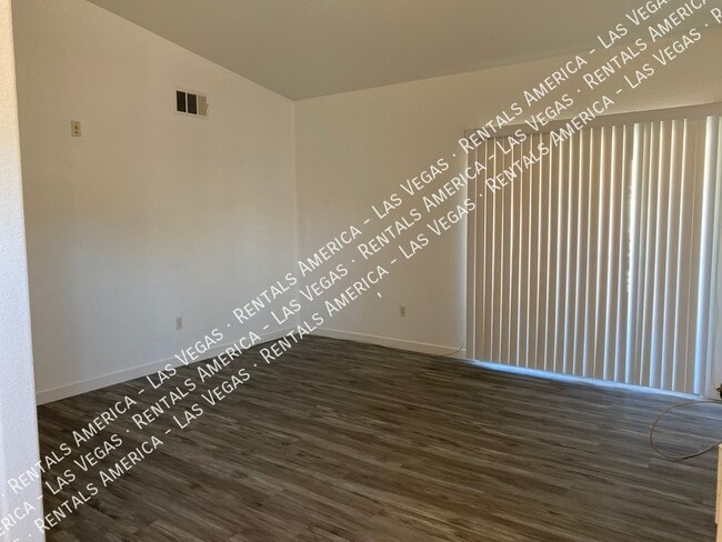 Building Photo - WELCOME HOME!! Gated Silver Pines 2bd 2ba ...
