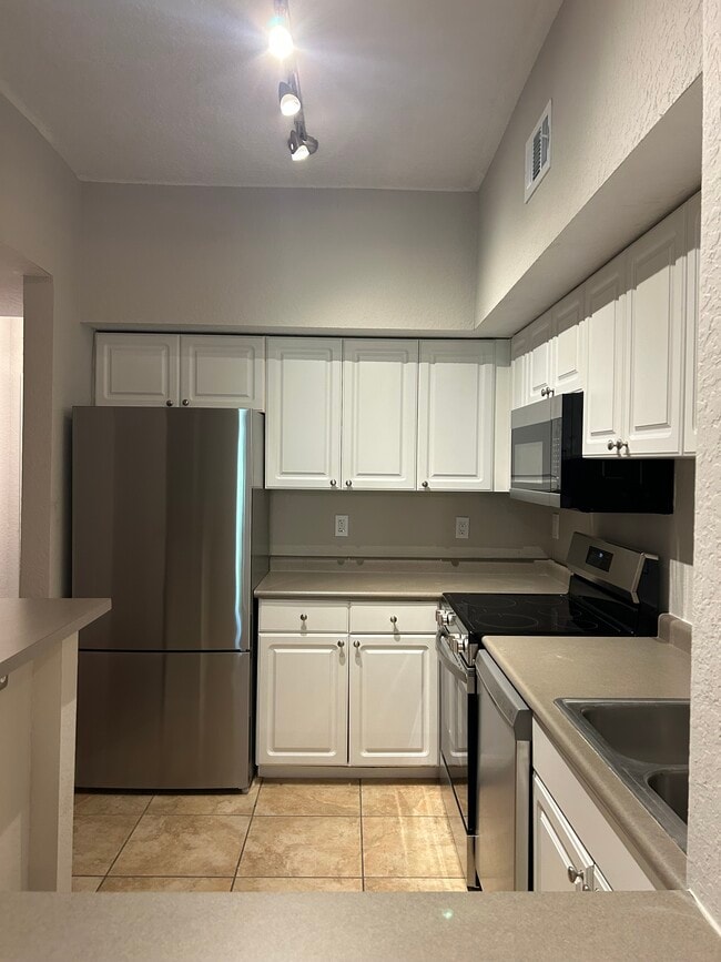 Photo - 504 S Armenia Ave Apartment