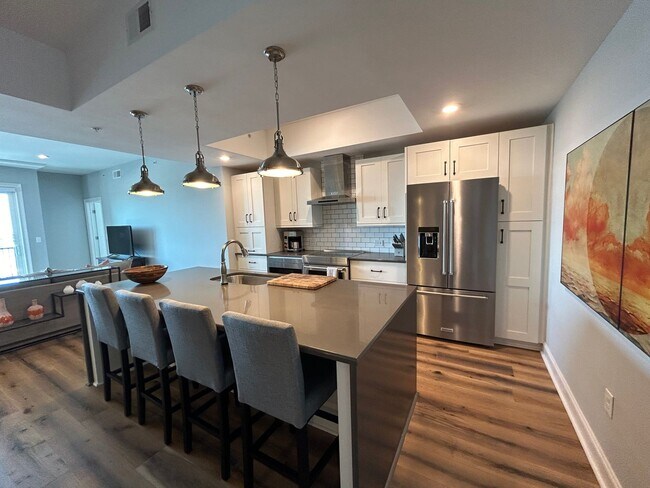 Foto del edificio - Two bedroom end unit condo with stunning d...