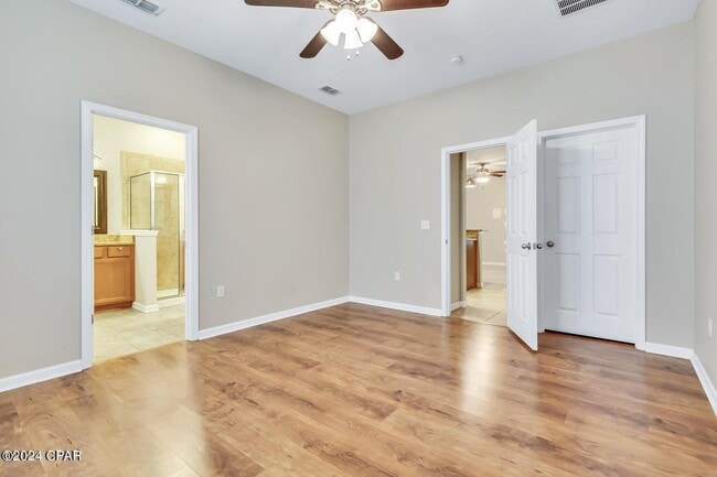 Building Photo - 120 Fox Glove Ln
