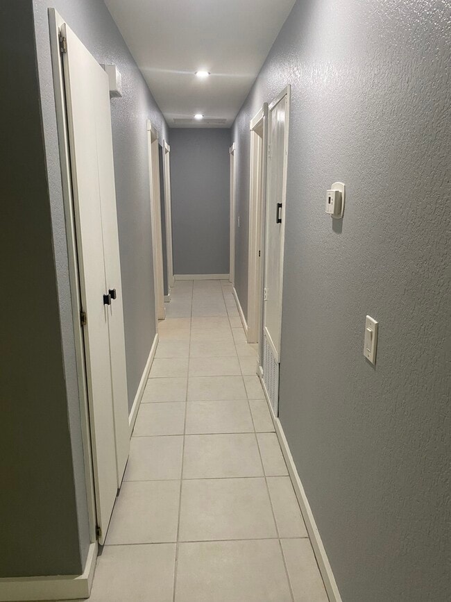 Building Photo - 32415 Pueblo Trl