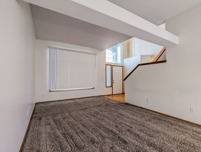 Building Photo - Spacious & private 4 bd 2.5 bth 2 car gara...