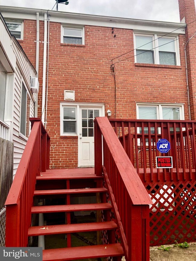 Building Photo - 1002 Arncliffe Rd