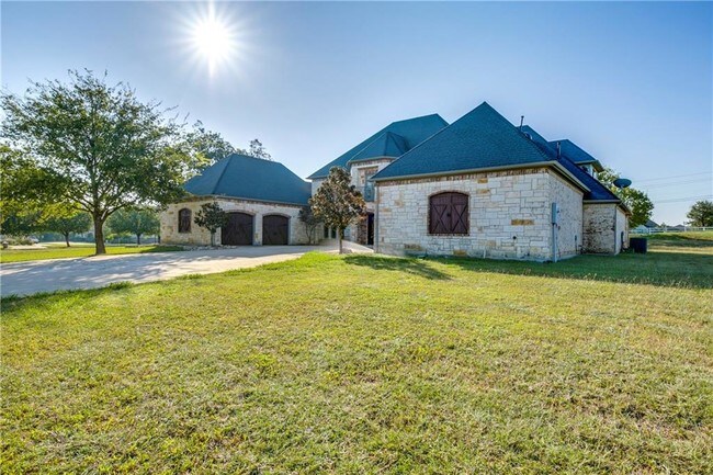 Building Photo - 332 Sedona Falls Dr