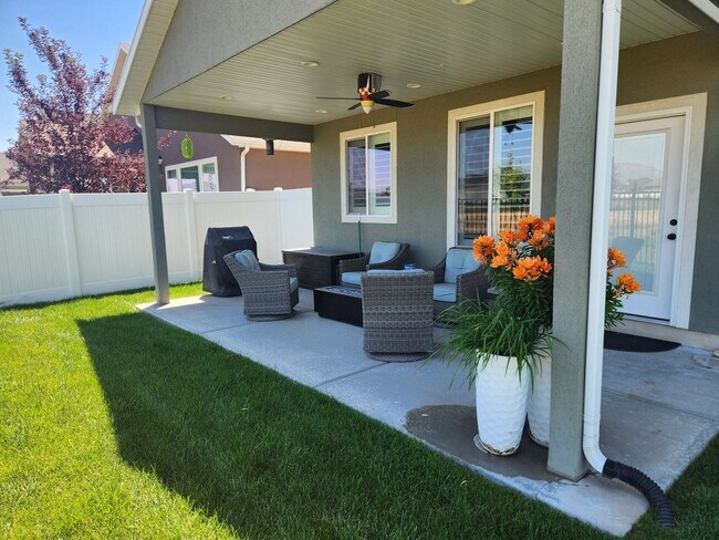Foto del edificio - Move-In Ready 3BR/2BA West Haven Home