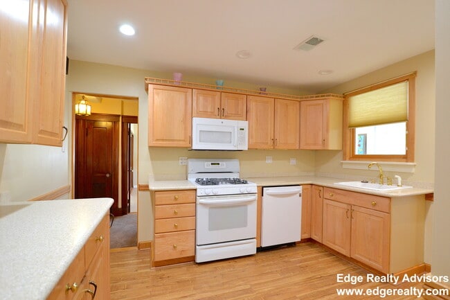 Building Photo - 48 Trapelo St