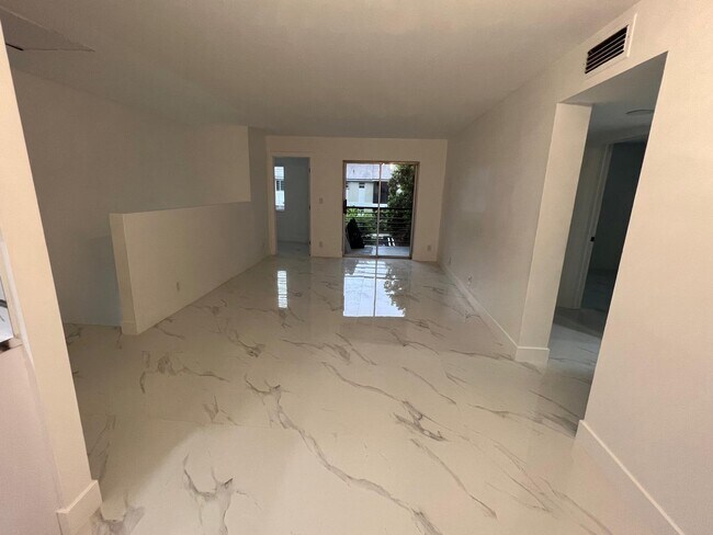 Foto del edificio - 505 Gardens Dr