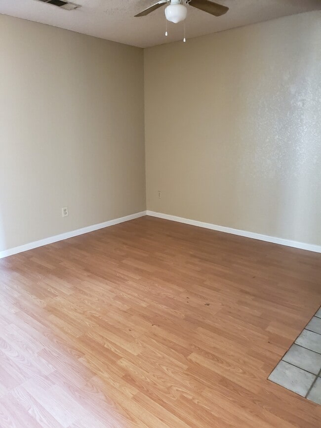 Building Photo - 210 Sorrell Dr