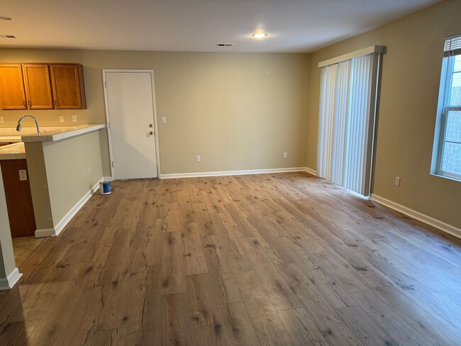 Building Photo - 3013 Puffin Cir