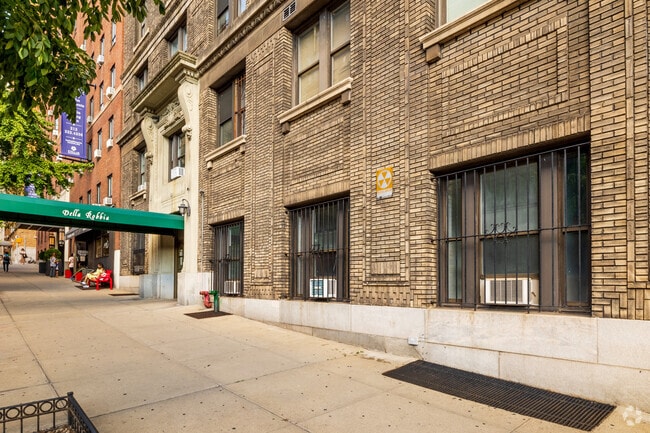 Building Photo - Della Robbia Apartments