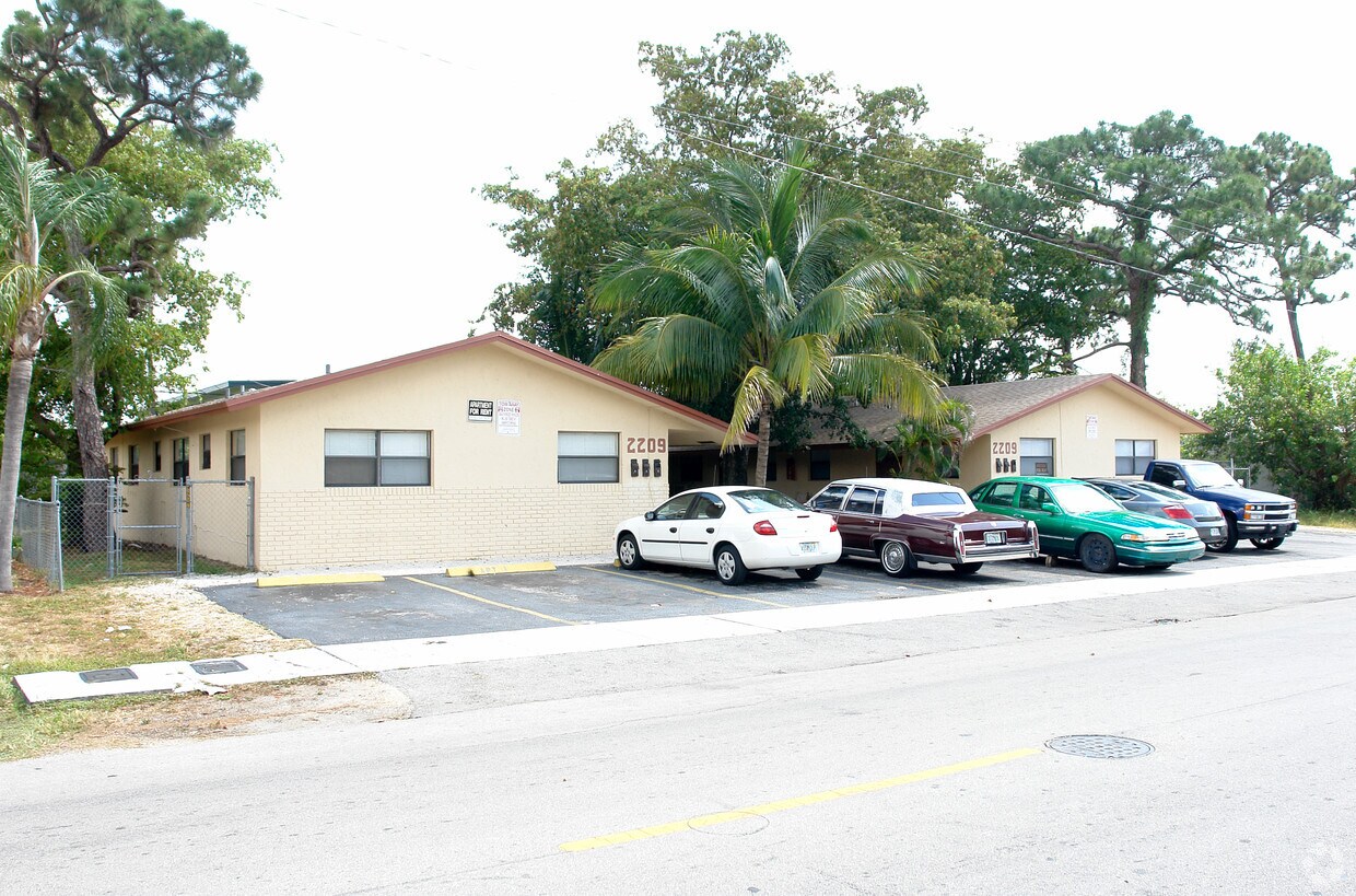 Foto principal - 2209 NW 8th St