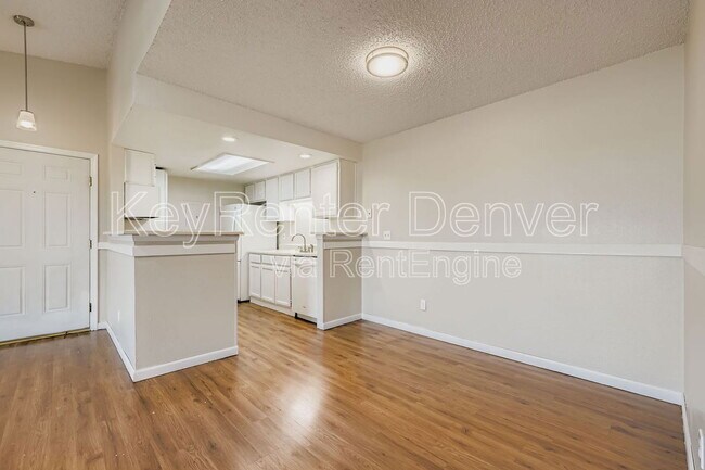 Foto del edificio - 18063 E Ohio Ave