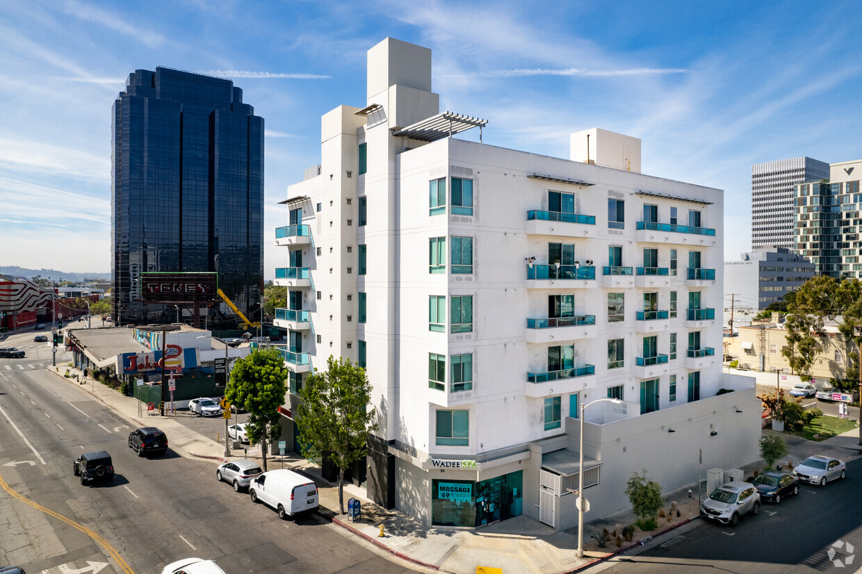 637 S Fairfax Ave - Wilshire Fairfax Condos