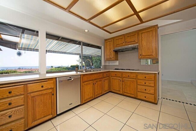 Foto del edificio - 1719 Alta La Jolla Dr