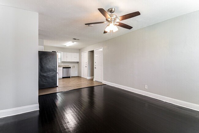 Foto del edificio - 3 BR/1BA | Newly Renovated Single Family Home | 1-Car Garage Parking | Gated backyard