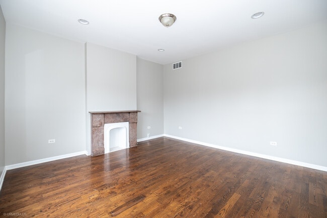 Building Photo - 4326 S Calumet Ave