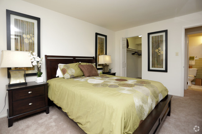 Classic Bedroom - Linden Park Apartments