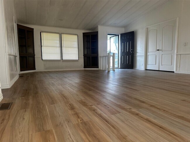 Foto del edificio - 7433 Grubbs Rd