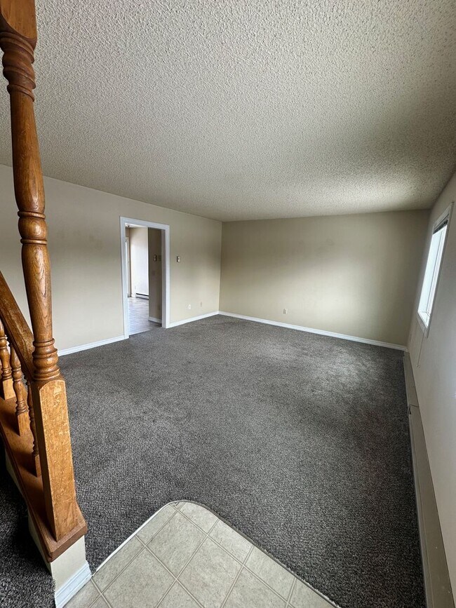 Building Photo - 4 Bedroom Condo near campus