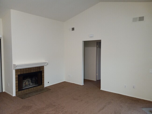 Building Photo - 3625 Avocado Village Ct