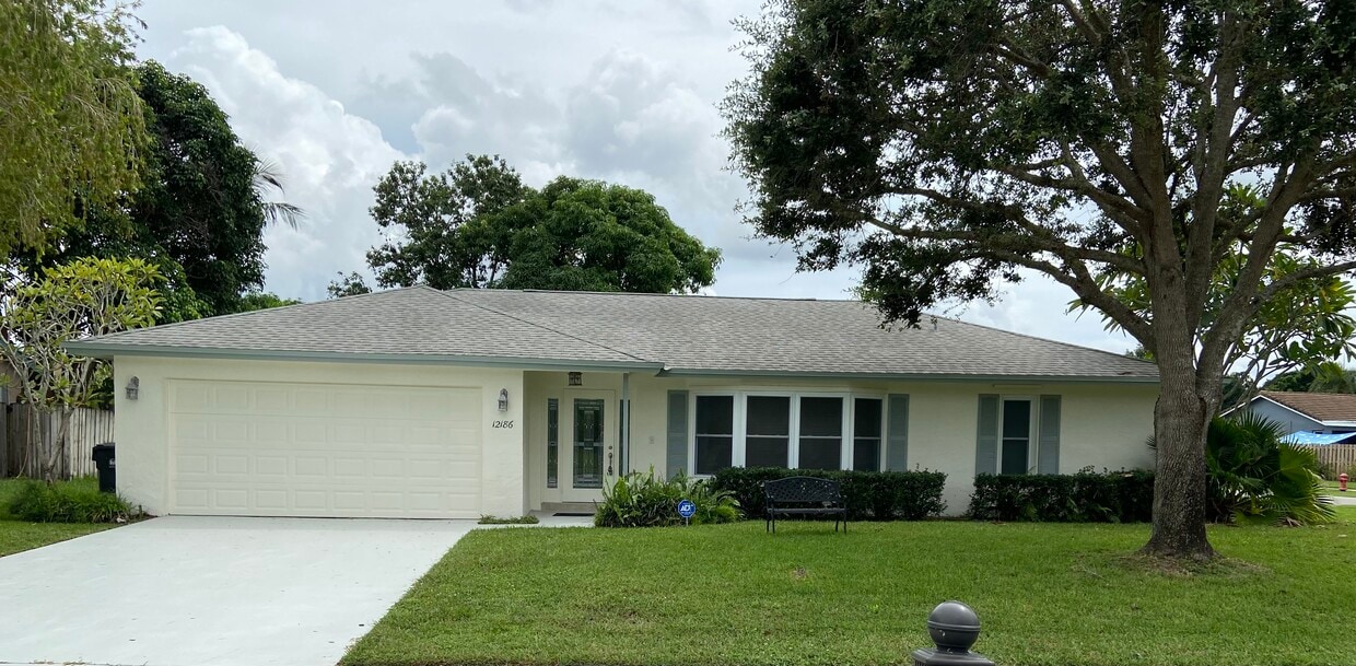 Foto principal - 12186 Sycamore Ln
