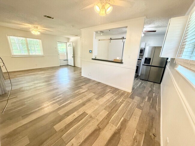 Foto del edificio - 22675 Lakeway Harbor Dr