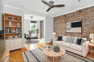 Building Photo - 248 Mott St