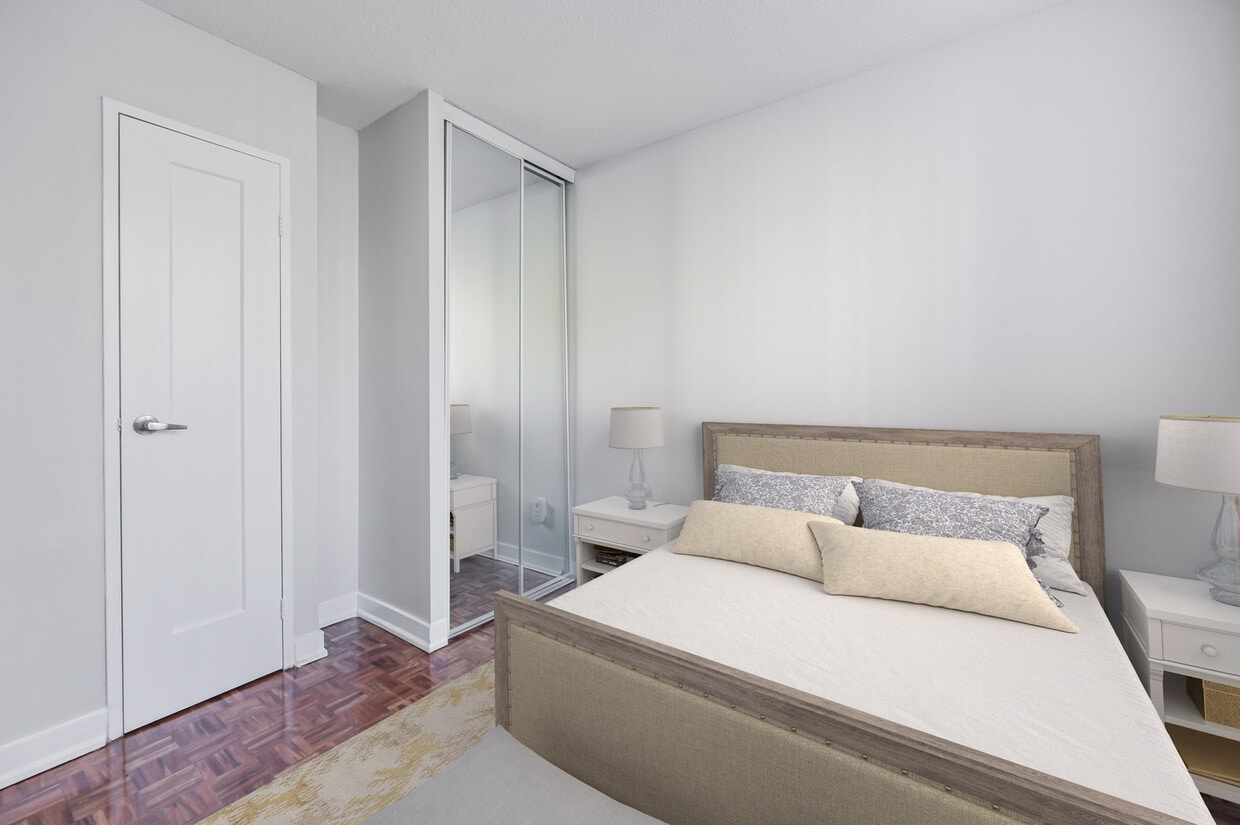 Building Photo - 250 St George St