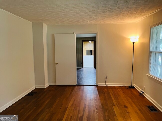 Building Photo - 5885 Feldwood Rd