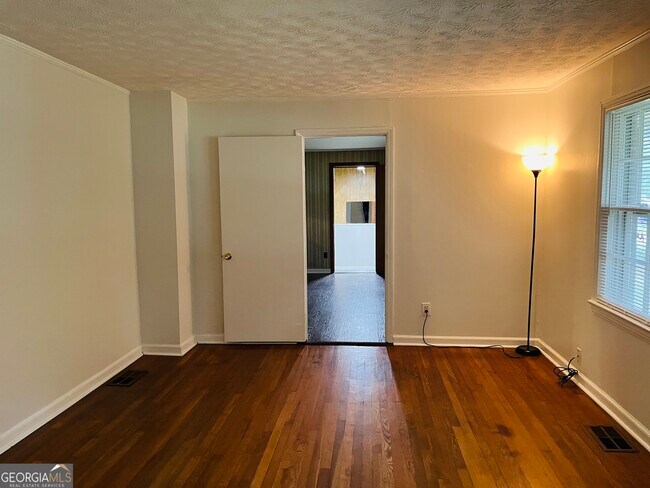 Foto del edificio - 5885 Feldwood Rd
