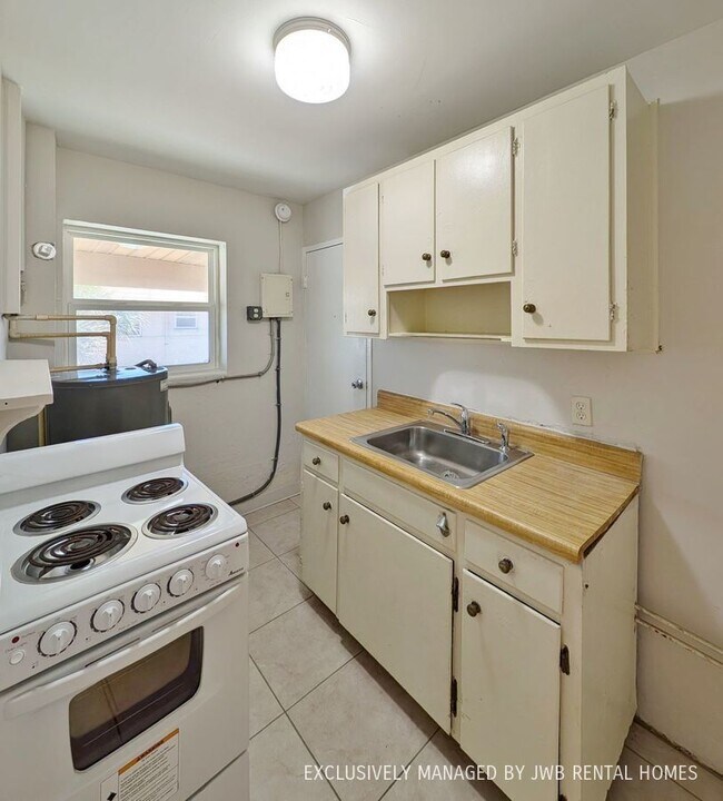 Building Photo - 225 15th Ave N