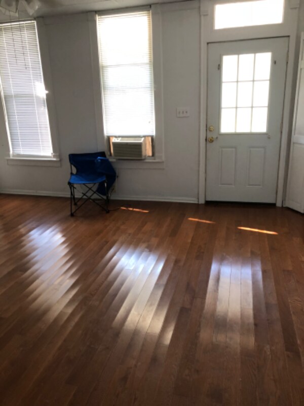 Building Photo - 616 Lynn St