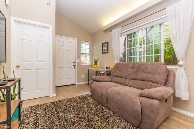 Foto del edificio - 1 br, 1 bath House - 2684 Mission Blvd