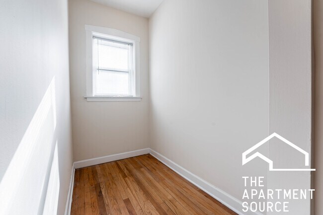 Foto del edificio - 3926 N Pine Grove Ave