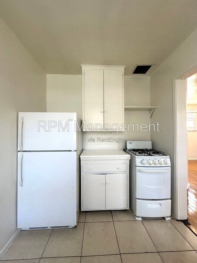 Foto del edificio - 1737 N Sycamore Ave