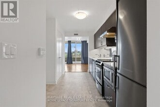 Building Photo - 320 Richmond St E