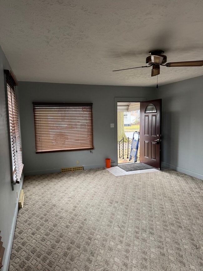 Building Photo - 2121 Cherry Ave