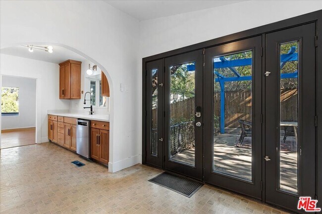 Building Photo - 4916 Los Robles St