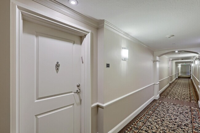 Building Photo - 403 S Sapodilla Ave