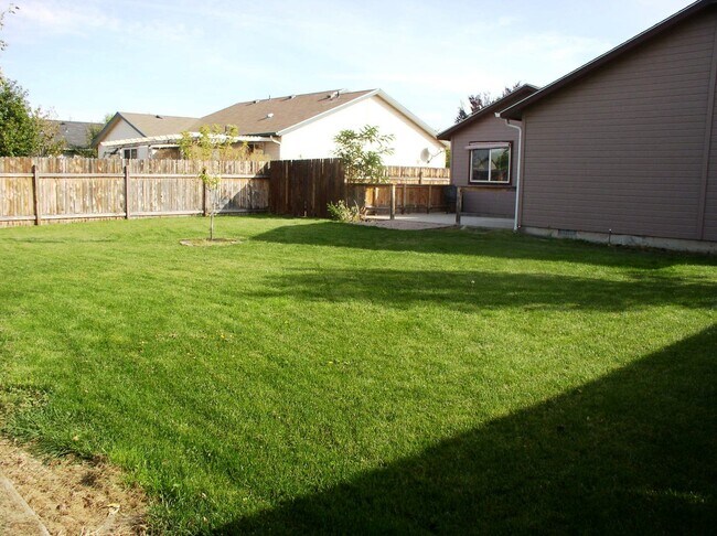 Foto del edificio - NW Meridian 3 bdrm Home for Rent with RV s...