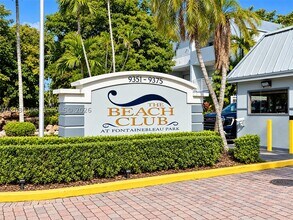 Building Photo - 9353 Fontainebleau Blvd