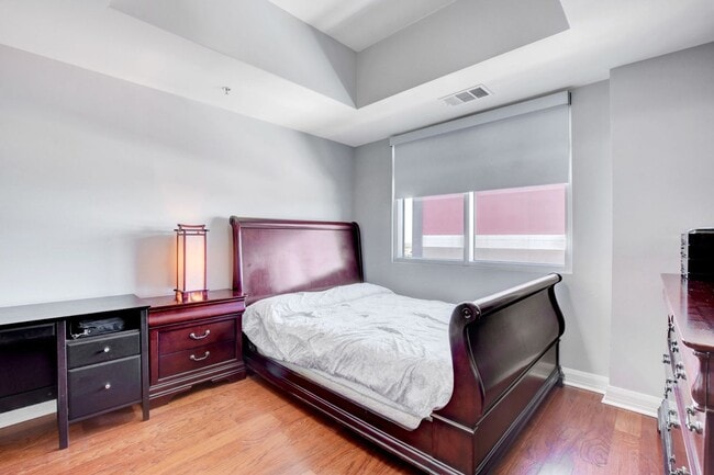 Building Photo - HIGHRISE DOWNTOWN, FULLY FURNISHED!