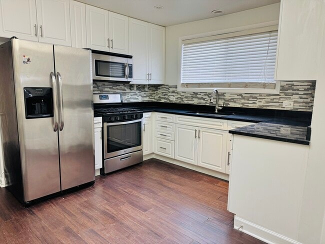 Foto del edificio - 4531 S Lawler Ave