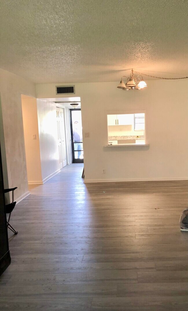 Foto del edificio - 9233 SW 8th St