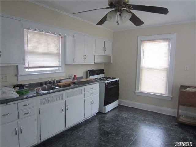 Building Photo - 50 Pearsall Ave